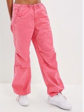 AE Snappy Stretch Low-Rise Parachute Pant Size M NWOT